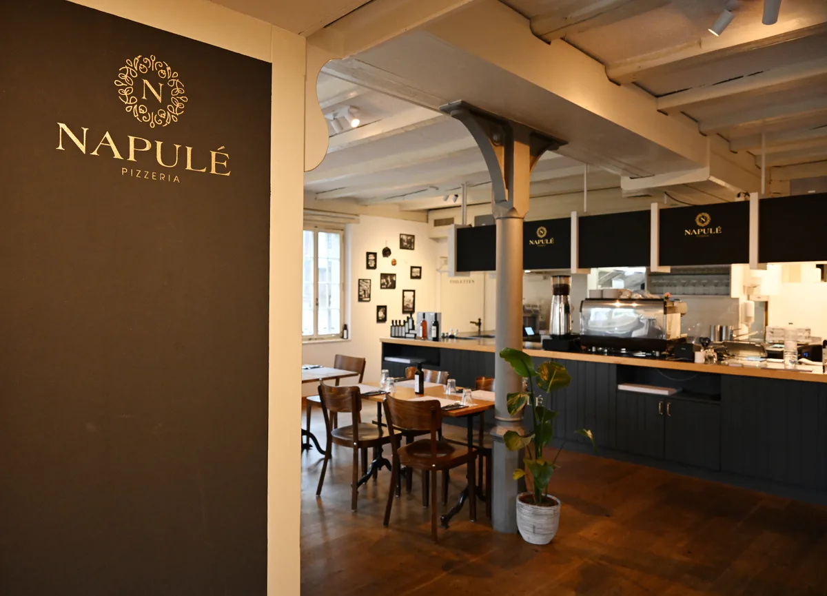 Pop up im ehemaligen Restaurant Nussbaum - Die Edelpizzeria Napule bewirtet neu die Gaeste. Foto: Madeleine Schoder
